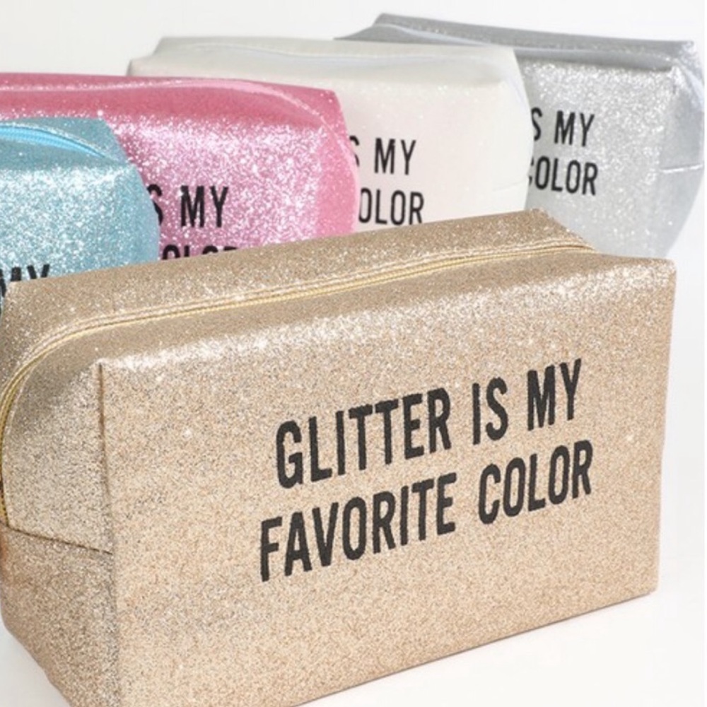 Glitter makeup bag in silver!! 💕💕